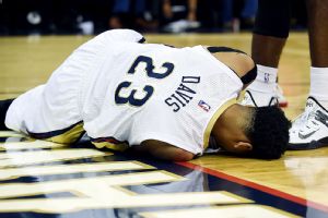 Anthony Davis Suffers Scary Shoulder Injury