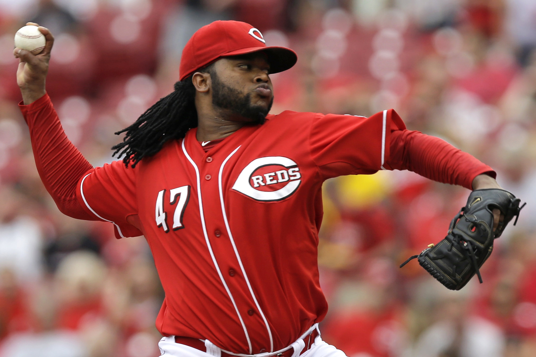 Reds Trade Johnny Cueto to Royals for Three Pitchers
