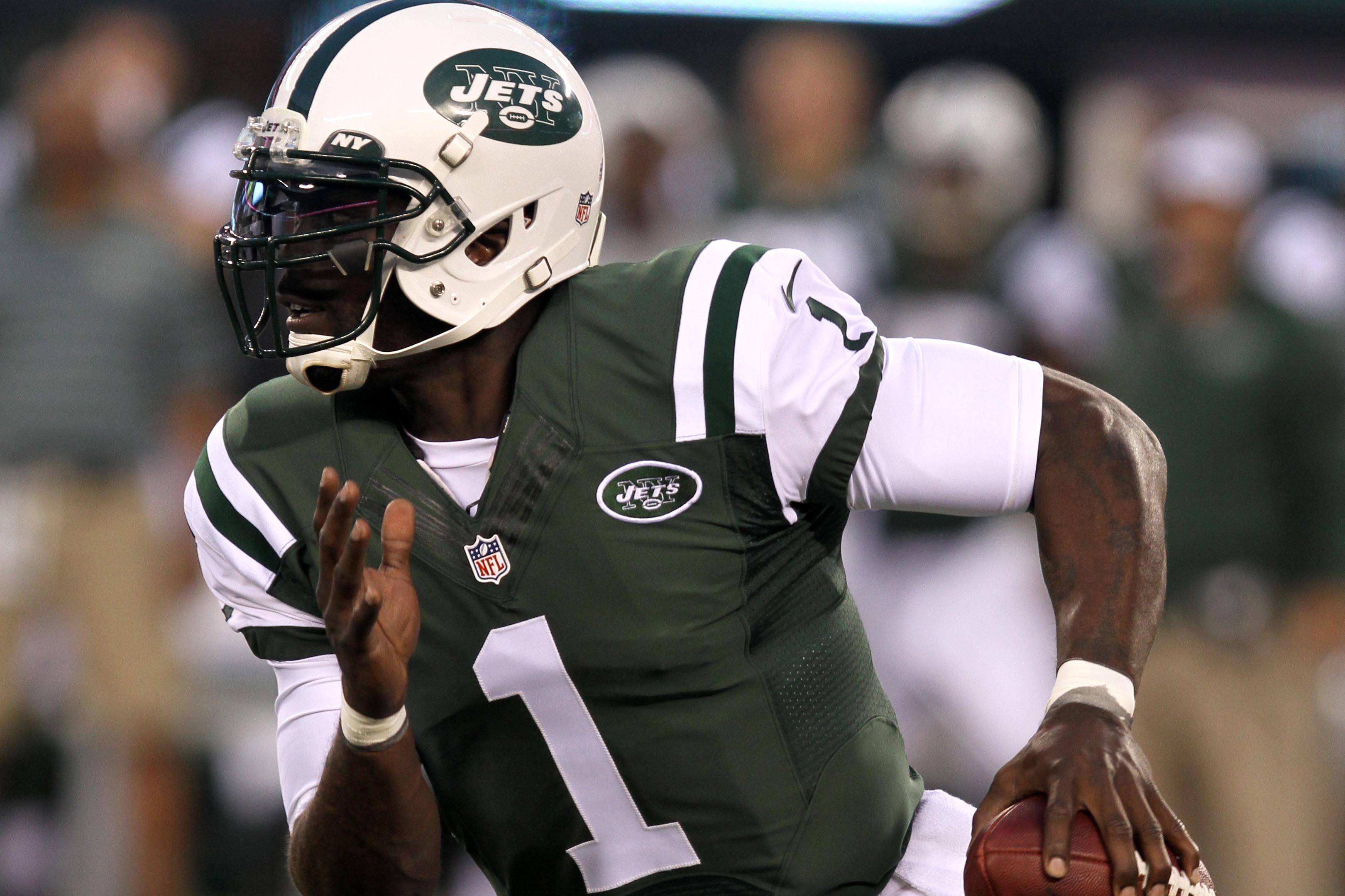 Michael Vick Tweets Reminder to NFL Teams That He’s Ready